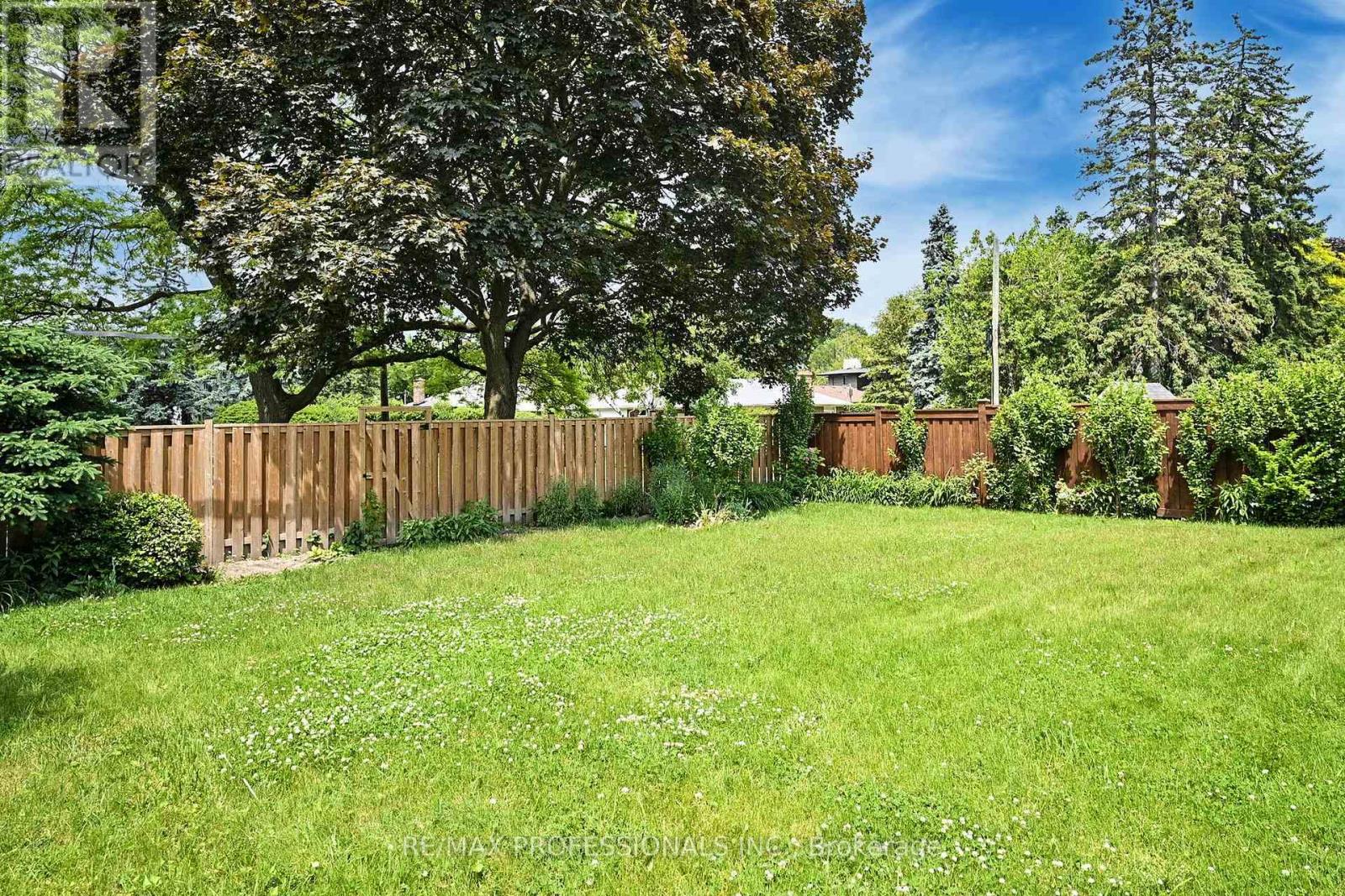 64 Saybrook Avenue, Toronto (Stonegate-Queensway), Ontario  M8Z 2V7 - Photo 30 - W12212924