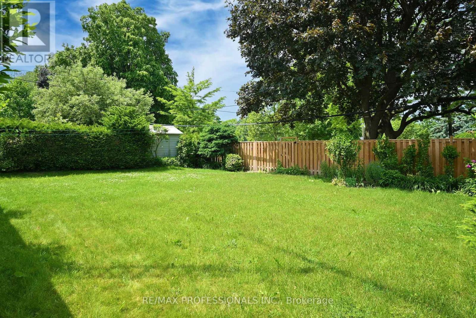 64 Saybrook Avenue, Toronto (Stonegate-Queensway), Ontario  M8Z 2V7 - Photo 31 - W12212924