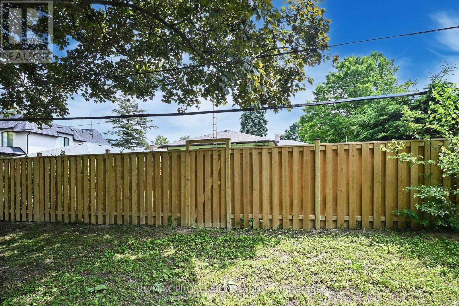 64 Saybrook Avenue, Toronto (Stonegate-Queensway), Ontario  M8Z 2V7 - Photo 33 - W12212924