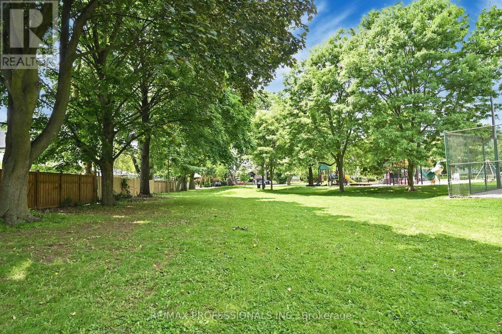64 Saybrook Avenue, Toronto (Stonegate-Queensway), Ontario  M8Z 2V7 - Photo 36 - W12212924