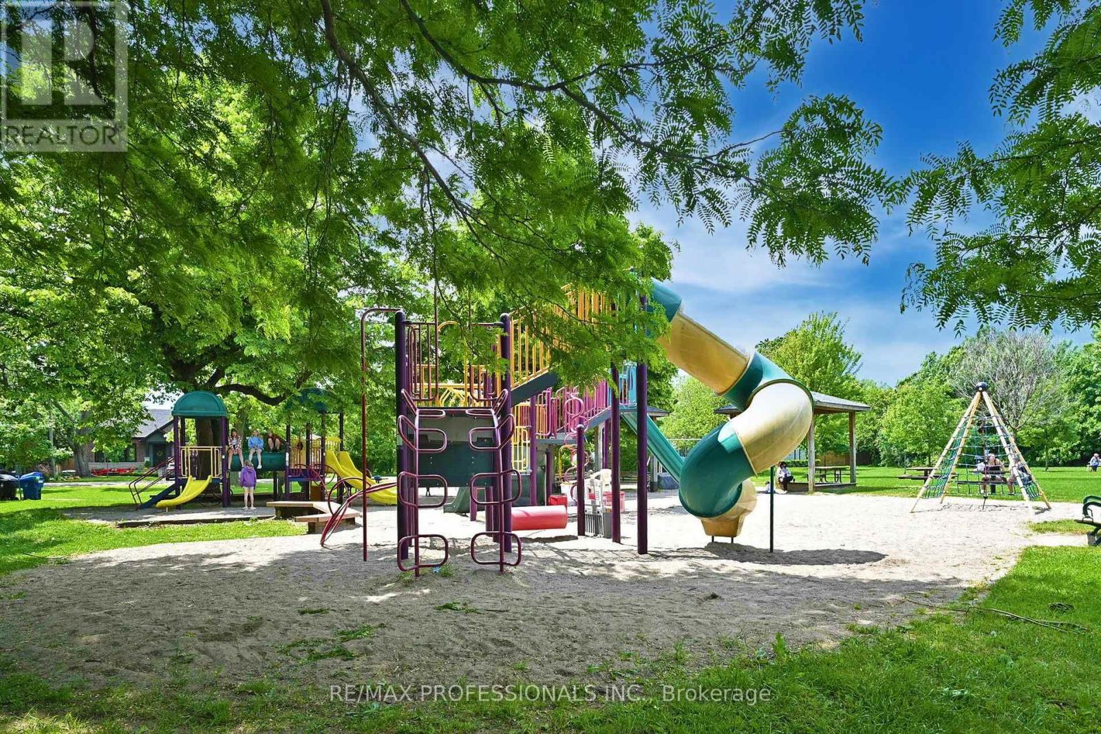 64 Saybrook Avenue, Toronto (Stonegate-Queensway), Ontario  M8Z 2V7 - Photo 38 - W12212924