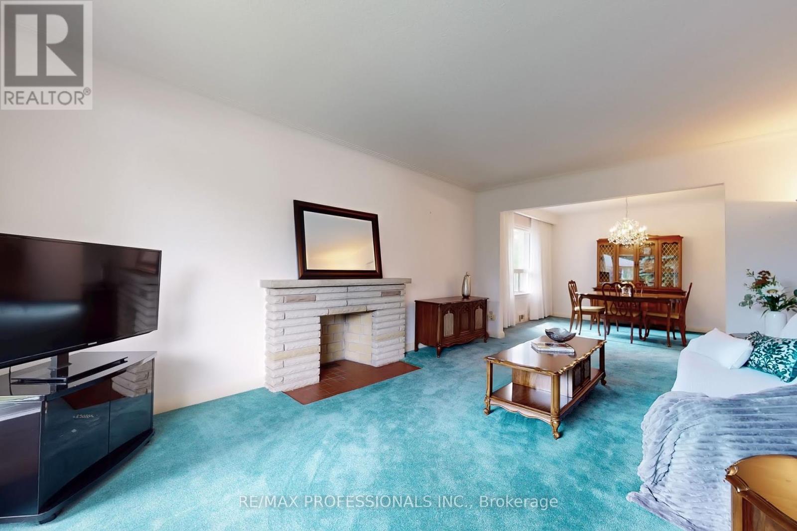 64 Saybrook Avenue, Toronto (Stonegate-Queensway), Ontario  M8Z 2V7 - Photo 5 - W12212924
