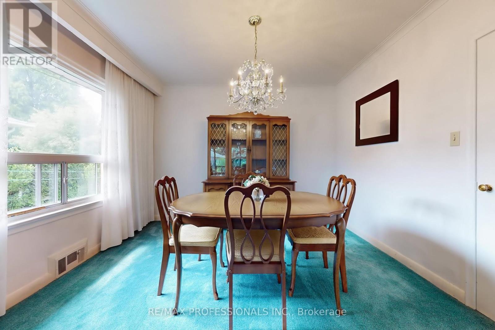 64 Saybrook Avenue, Toronto (Stonegate-Queensway), Ontario  M8Z 2V7 - Photo 7 - W12212924