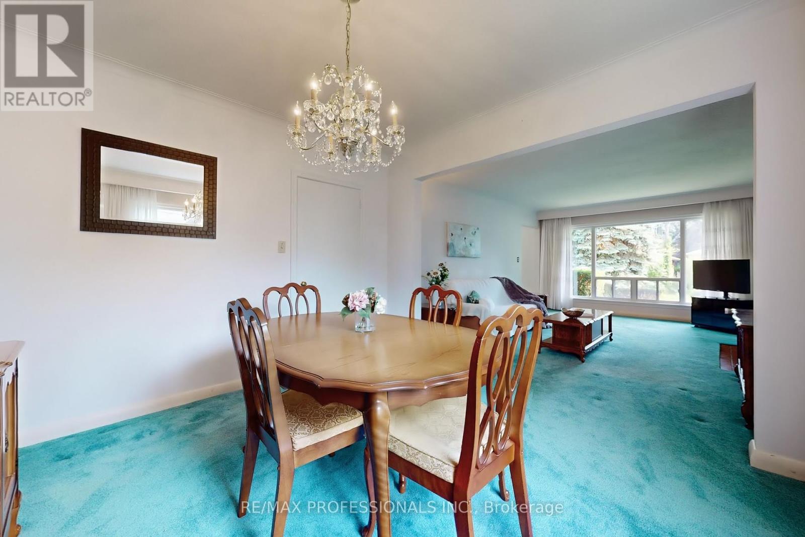 64 Saybrook Avenue, Toronto (Stonegate-Queensway), Ontario  M8Z 2V7 - Photo 8 - W12212924
