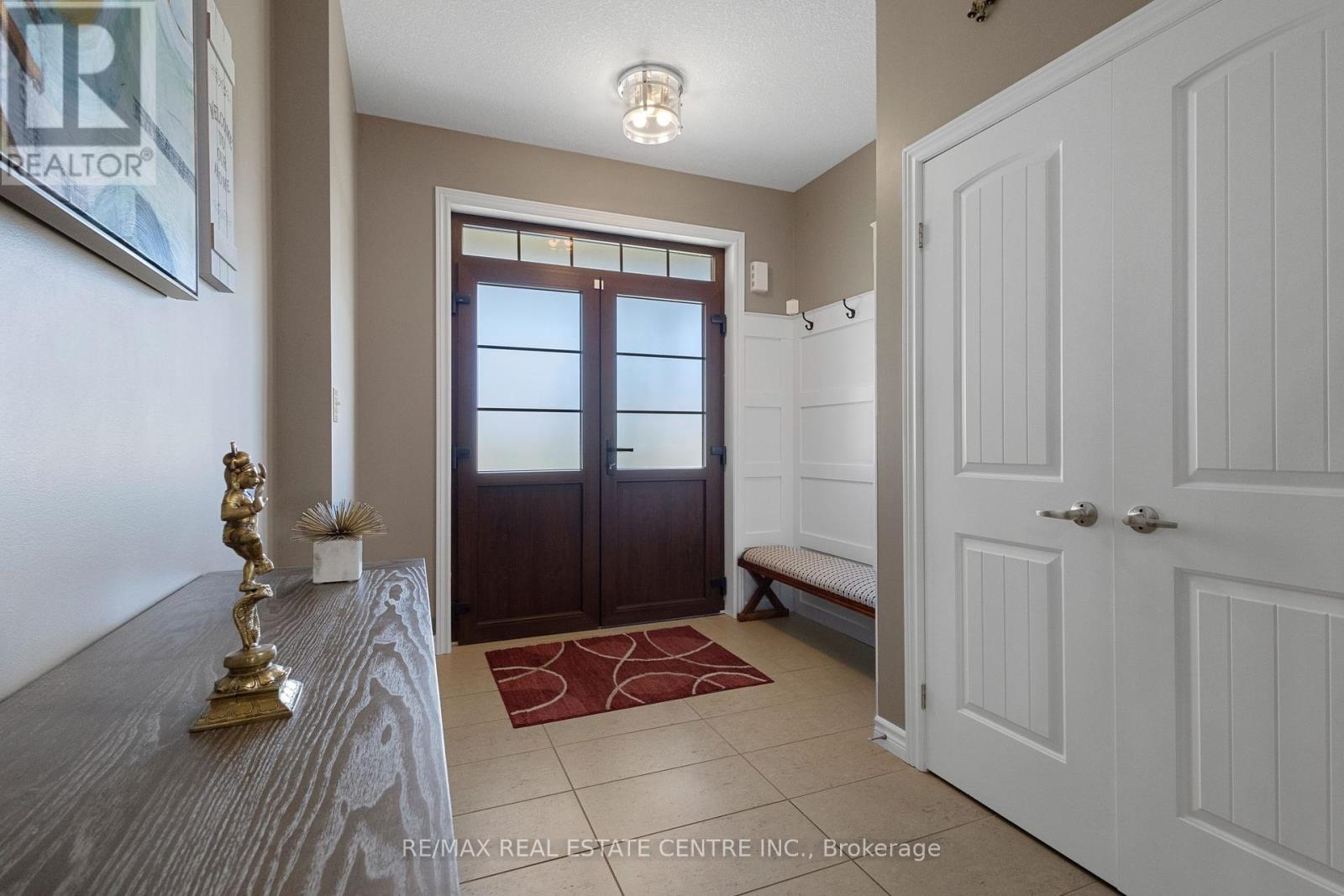 801 Halifax Road, Woodstock (Woodstock - North), Ontario  N4T 0C6 - Photo 5 - X12212845