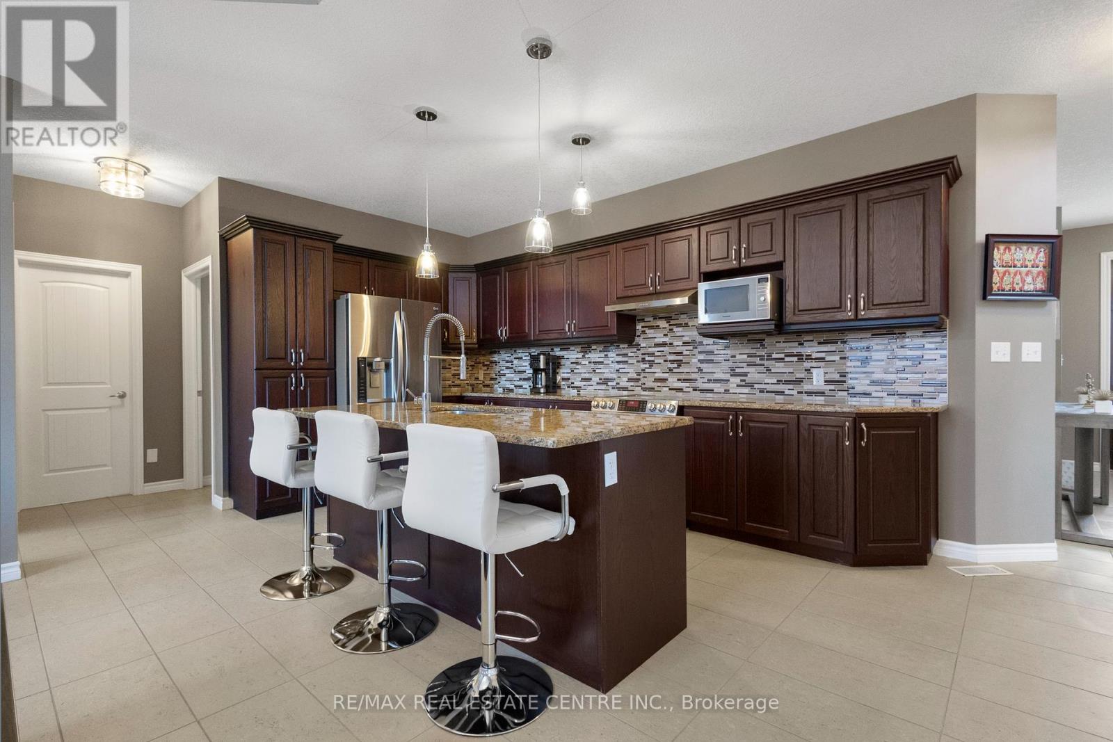 801 Halifax Road, Woodstock (Woodstock - North), Ontario  N4T 0C6 - Photo 8 - X12212845