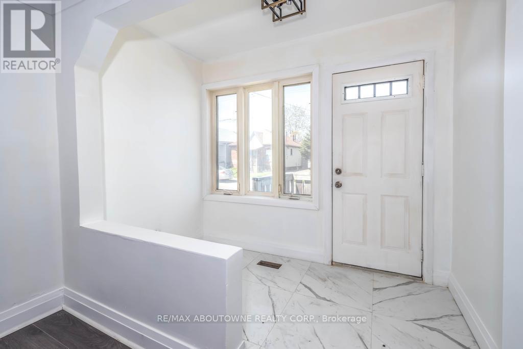 126 HARMONY AVENUE, Hamilton, Ontario