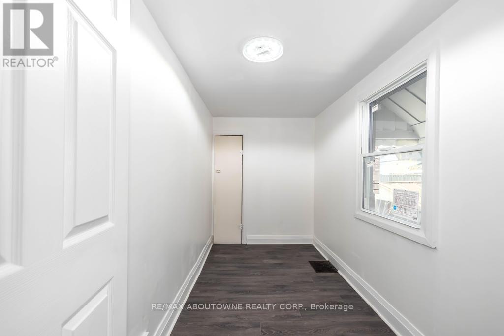 126 Harmony Avenue, Hamilton (Homeside), Ontario  L8H 4Y3 - Photo 8 - X12212858