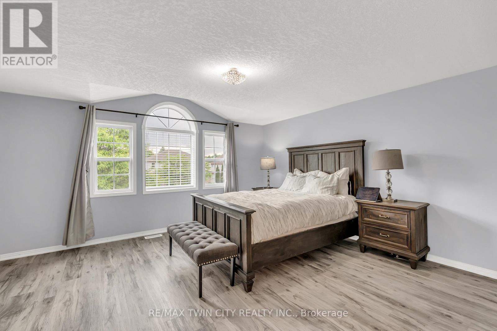 556 Dansbury Drive, Waterloo, Ontario  N2K 4E2 - Photo 16 - X12212867