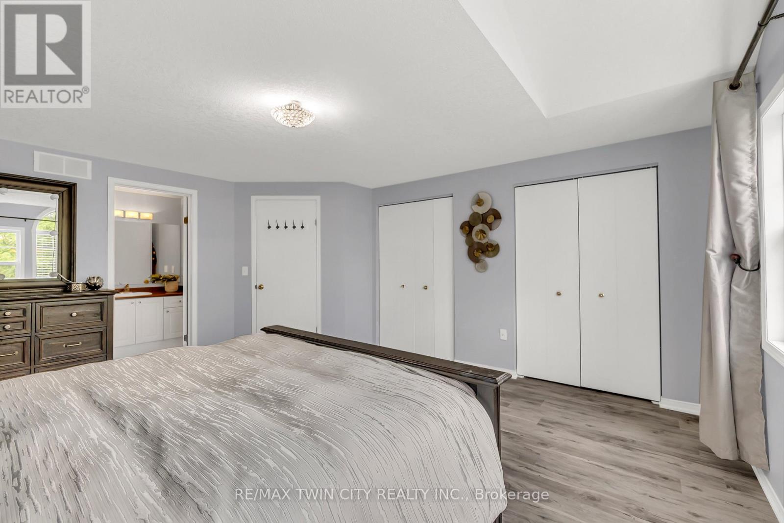 556 Dansbury Drive, Waterloo, Ontario  N2K 4E2 - Photo 17 - X12212867