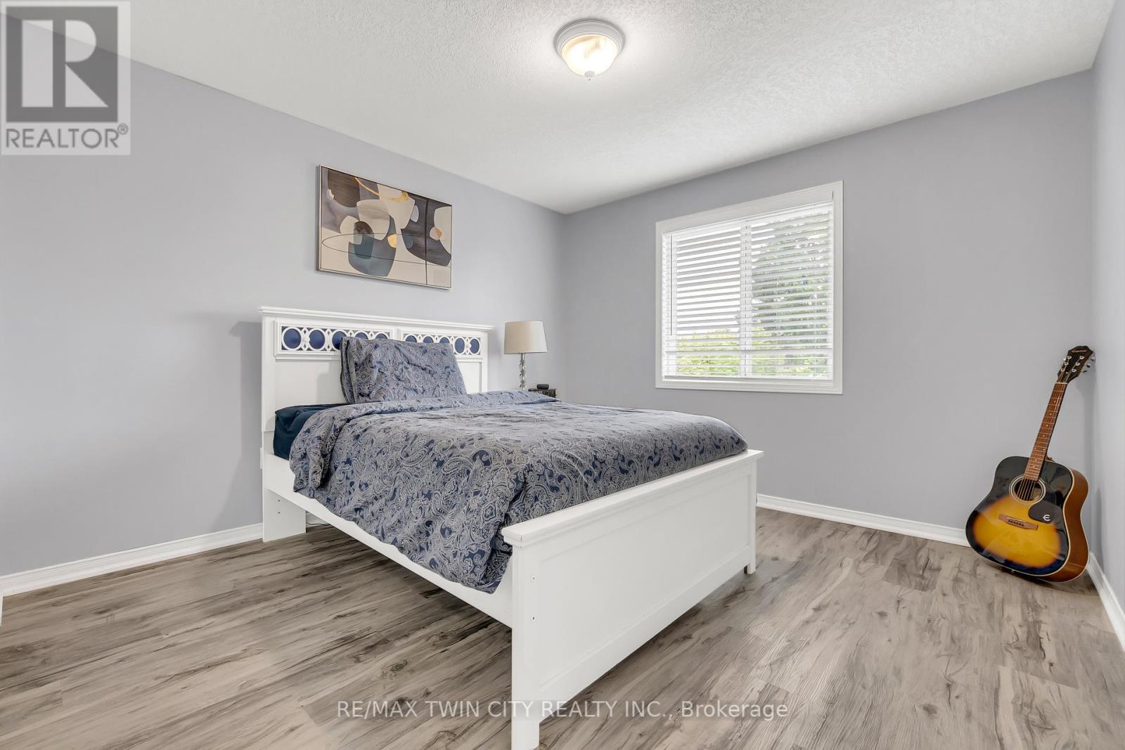 556 Dansbury Drive, Waterloo, Ontario  N2K 4E2 - Photo 19 - X12212867