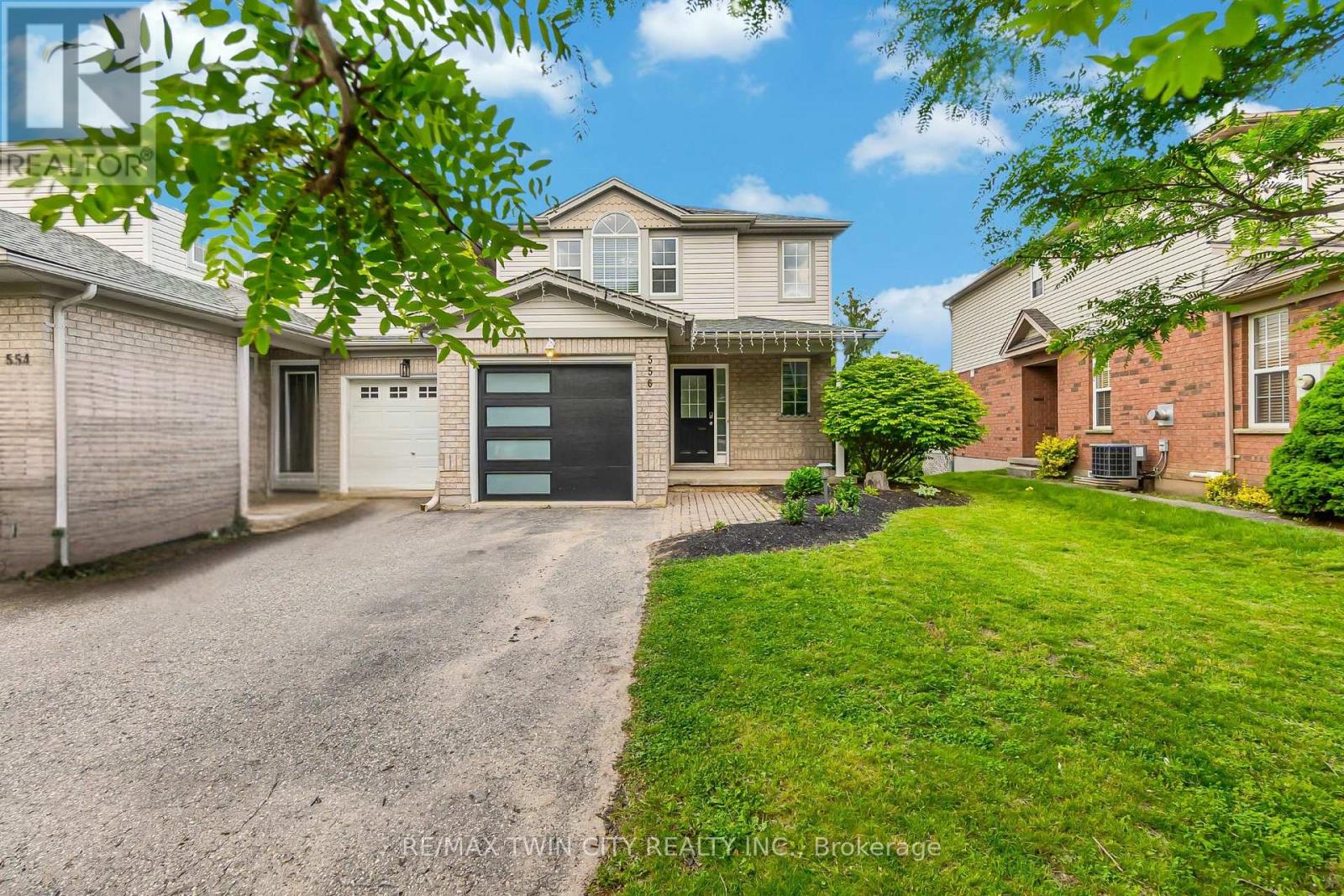 556 Dansbury Drive, Waterloo, Ontario  N2K 4E2 - Photo 2 - X12212867