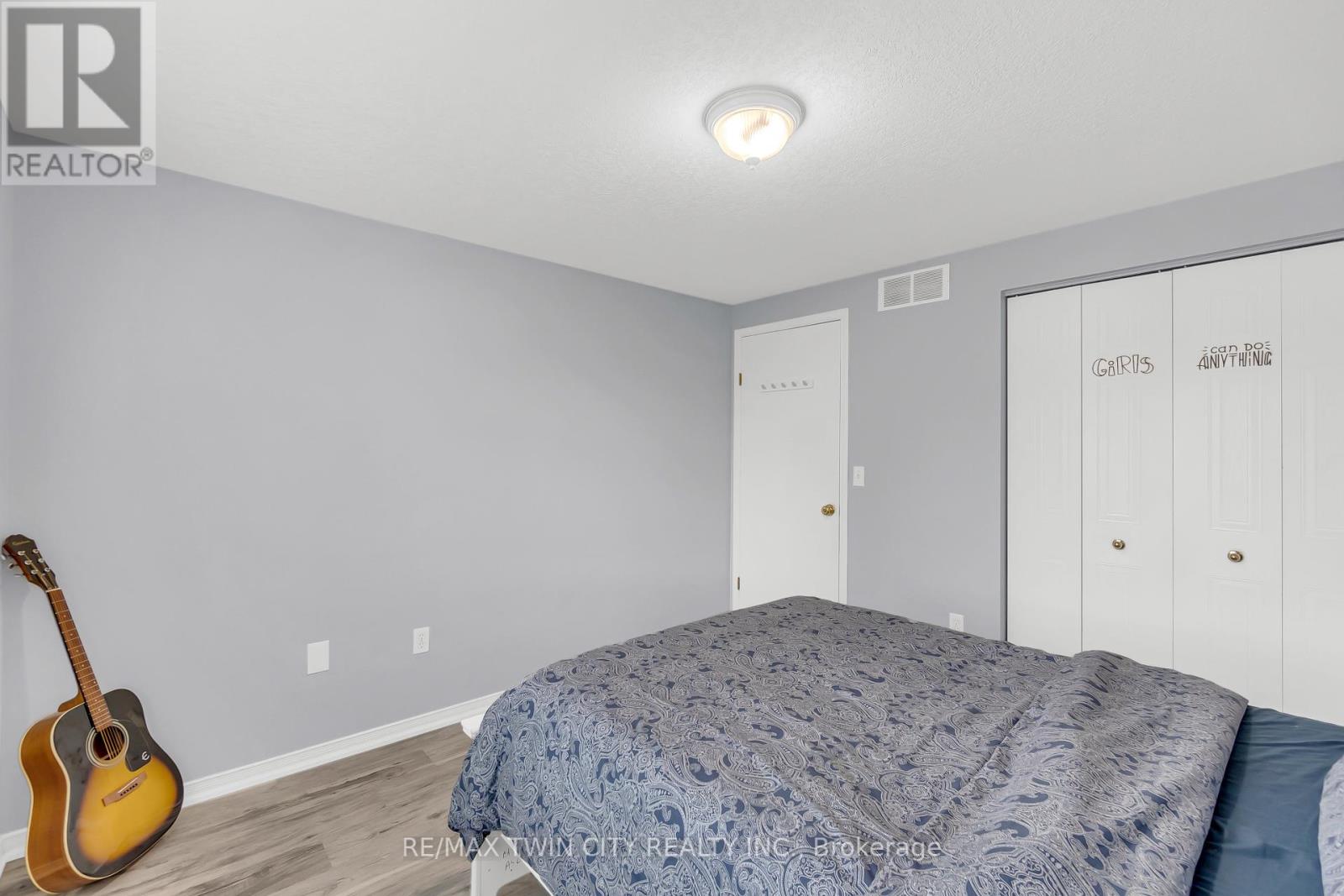 556 Dansbury Drive, Waterloo, Ontario  N2K 4E2 - Photo 20 - X12212867
