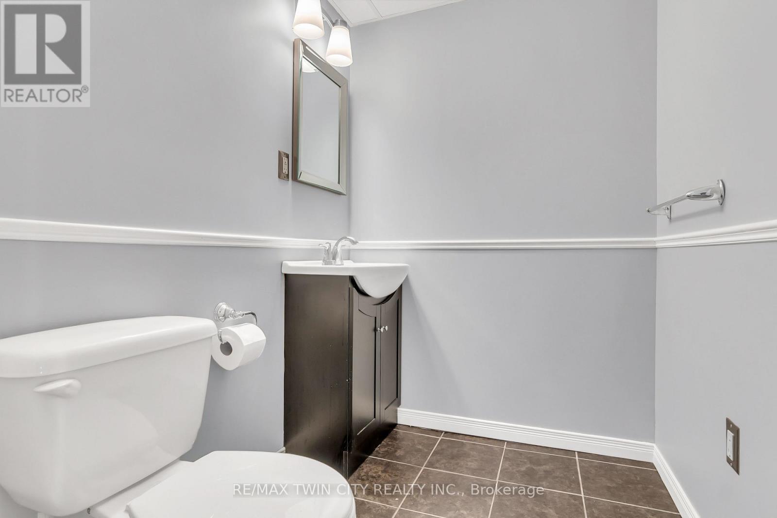 556 Dansbury Drive, Waterloo, Ontario  N2K 4E2 - Photo 23 - X12212867