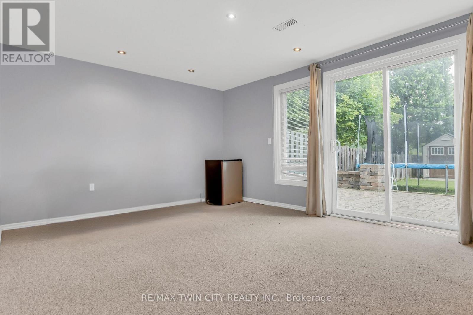 556 Dansbury Drive, Waterloo, Ontario  N2K 4E2 - Photo 25 - X12212867