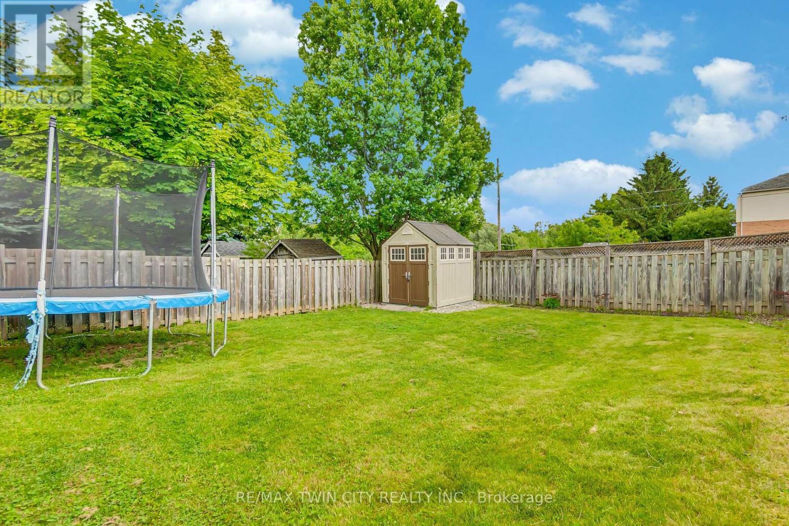 556 Dansbury Drive, Waterloo, Ontario  N2K 4E2 - Photo 27 - X12212867