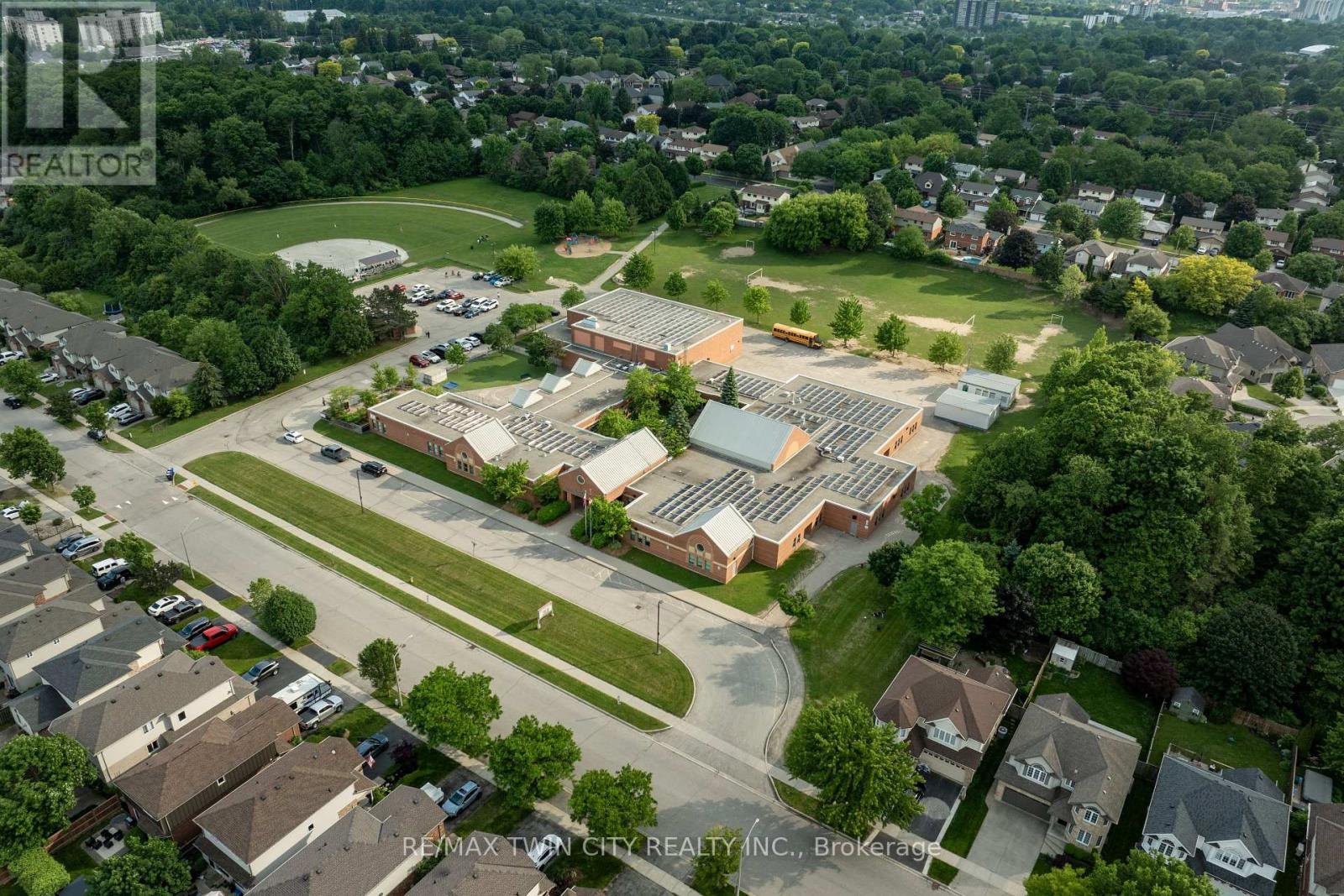 556 Dansbury Drive, Waterloo, Ontario  N2K 4E2 - Photo 36 - X12212867