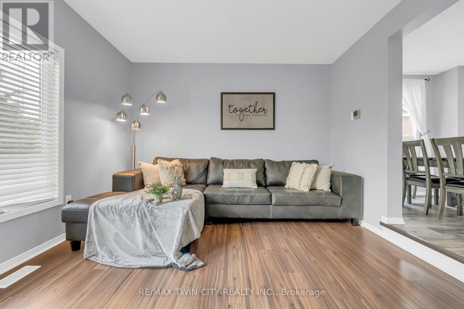 556 Dansbury Drive, Waterloo, Ontario  N2K 4E2 - Photo 4 - X12212867