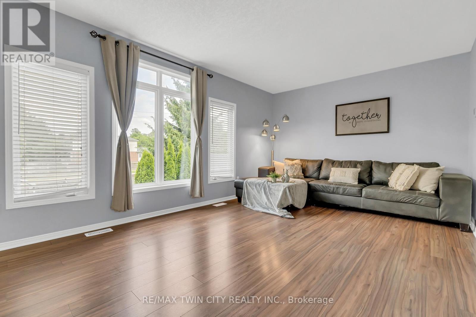 556 Dansbury Drive, Waterloo, Ontario  N2K 4E2 - Photo 5 - X12212867