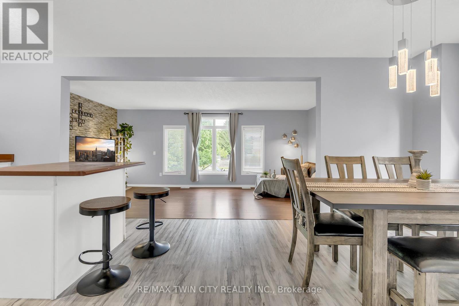 556 Dansbury Drive, Waterloo, Ontario  N2K 4E2 - Photo 7 - X12212867