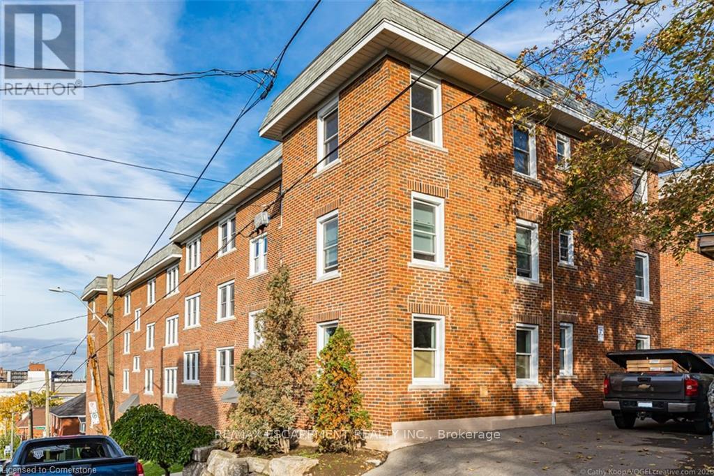 14 - 25 Mountwood Drive, Hamilton (Durand), Ontario  L8N 2G8 - Photo 2 - X12212887