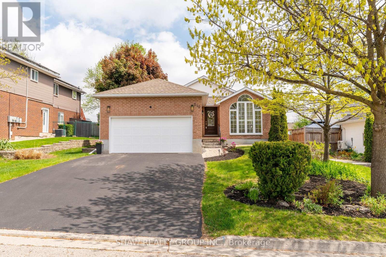 210 Misty Court, Kitchener, Ontario  N2B 3V4 - Photo 1 - X12212913