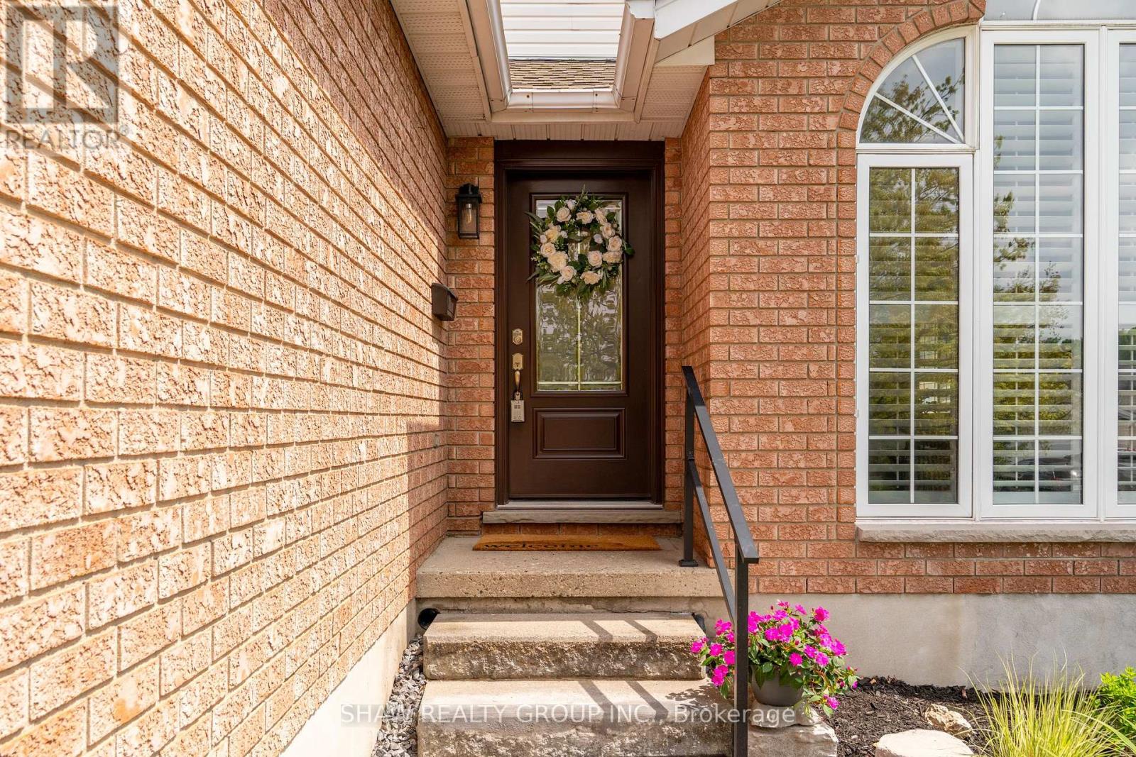 210 Misty Court, Kitchener, Ontario  N2B 3V4 - Photo 2 - X12212913