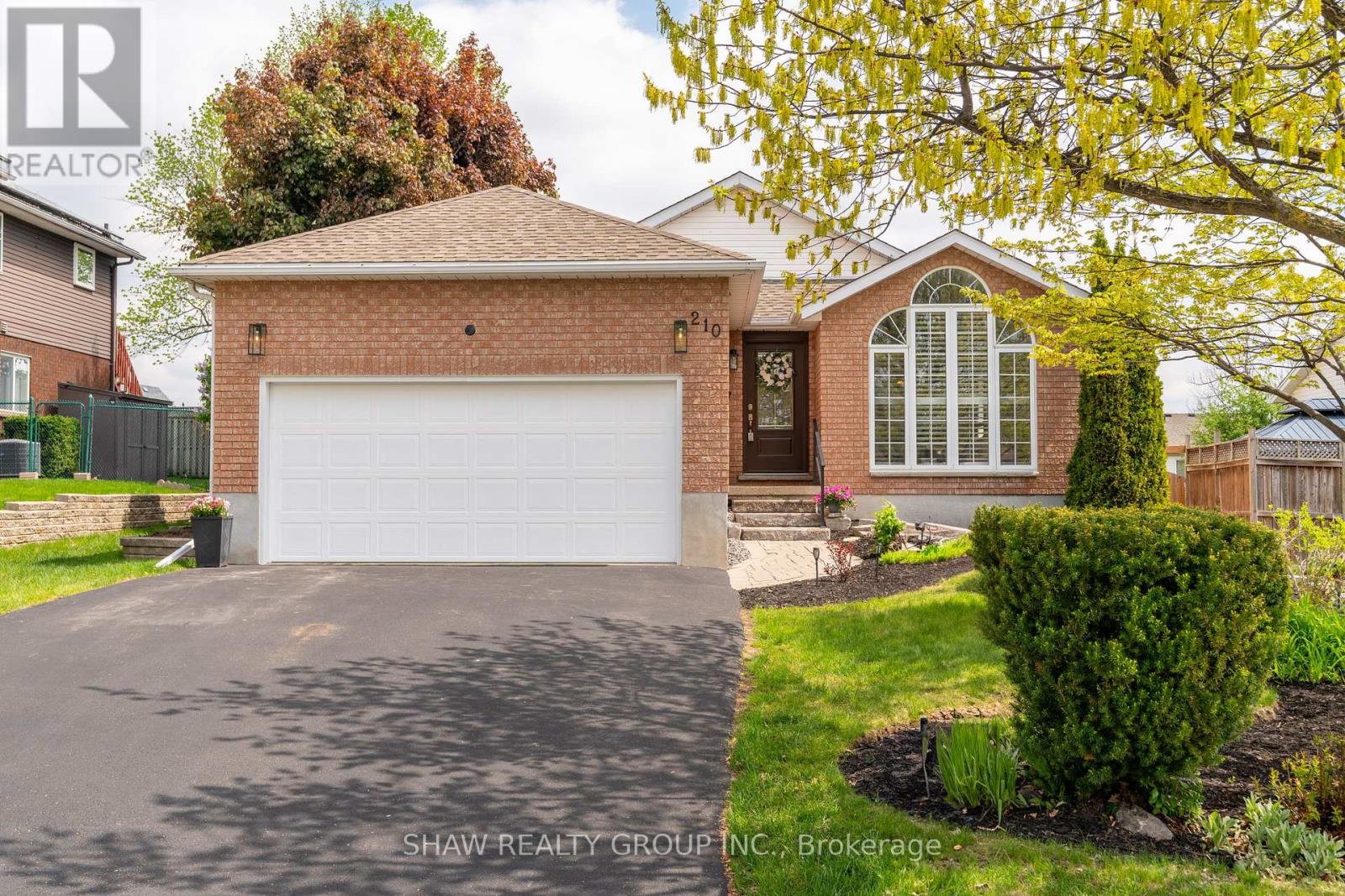 210 Misty Court, Kitchener, Ontario  N2B 3V4 - Photo 3 - X12212913