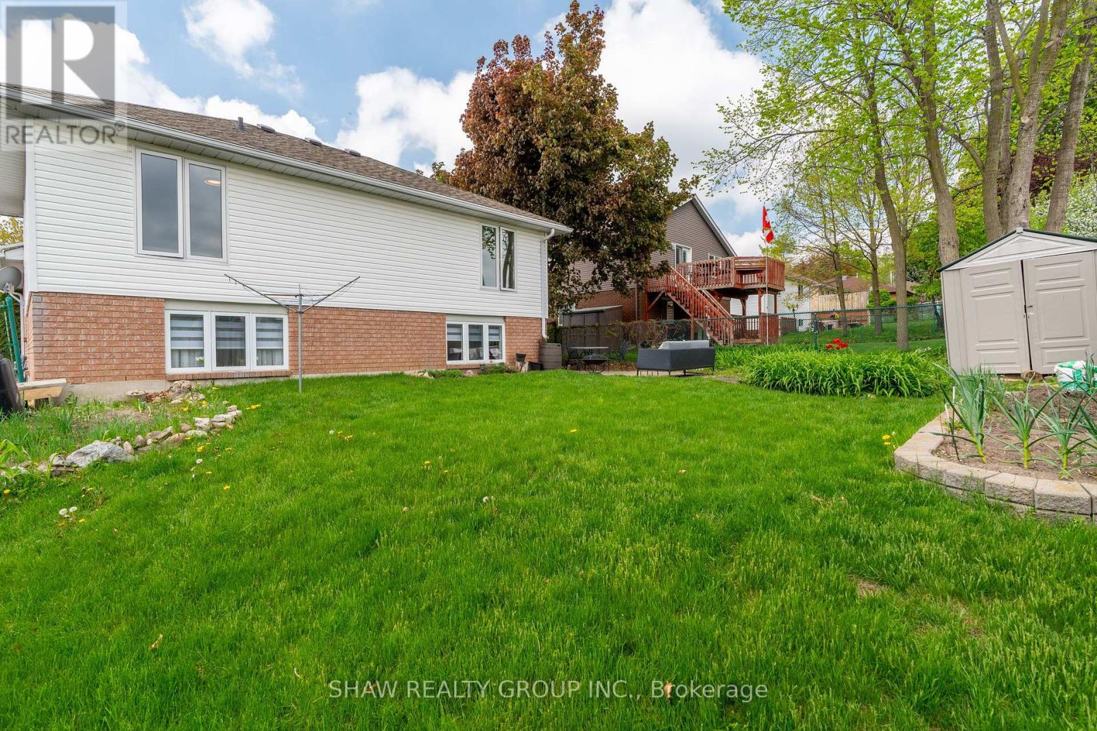 210 Misty Court, Kitchener, Ontario  N2B 3V4 - Photo 41 - X12212913