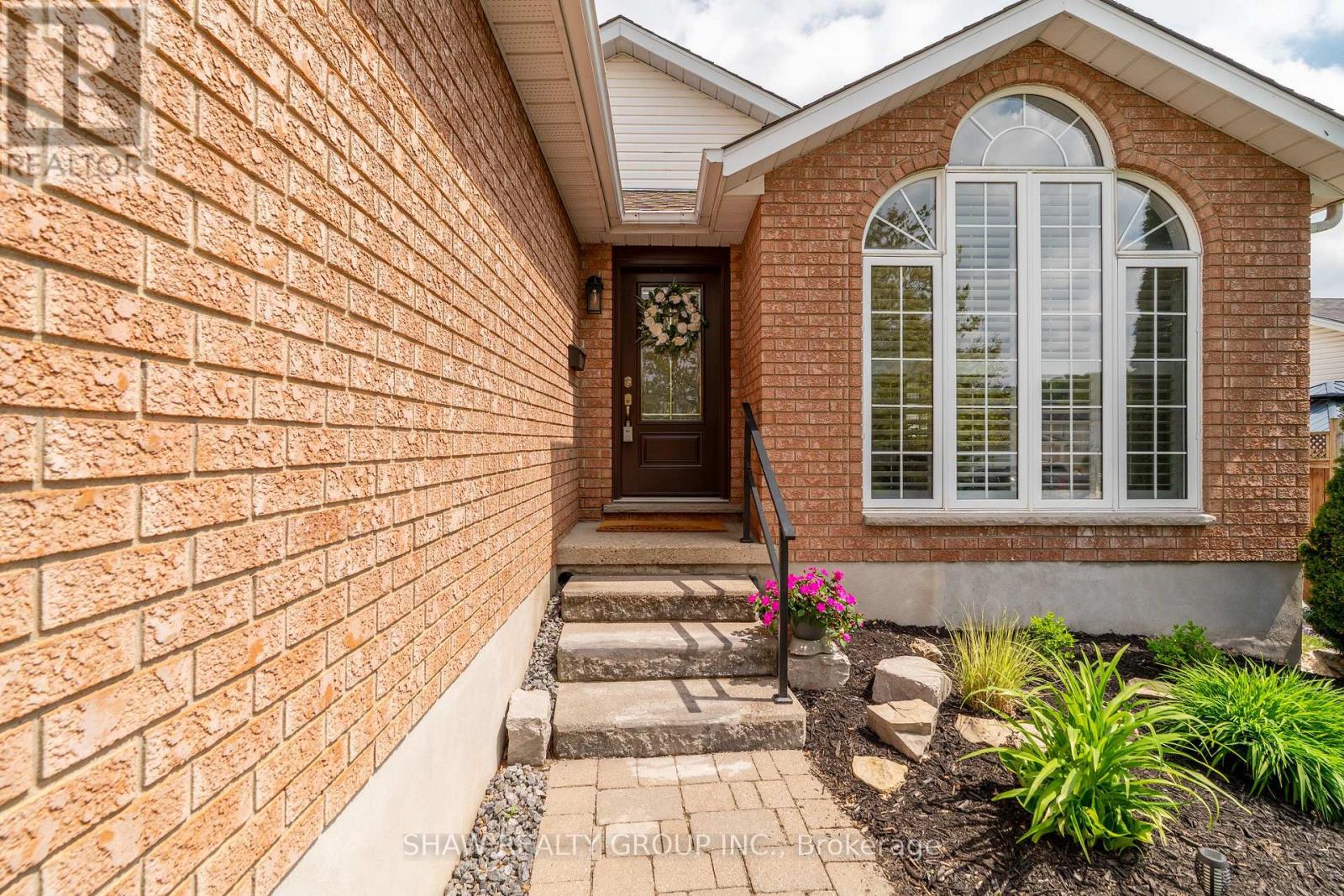 210 Misty Court, Kitchener, Ontario  N2B 3V4 - Photo 6 - X12212913
