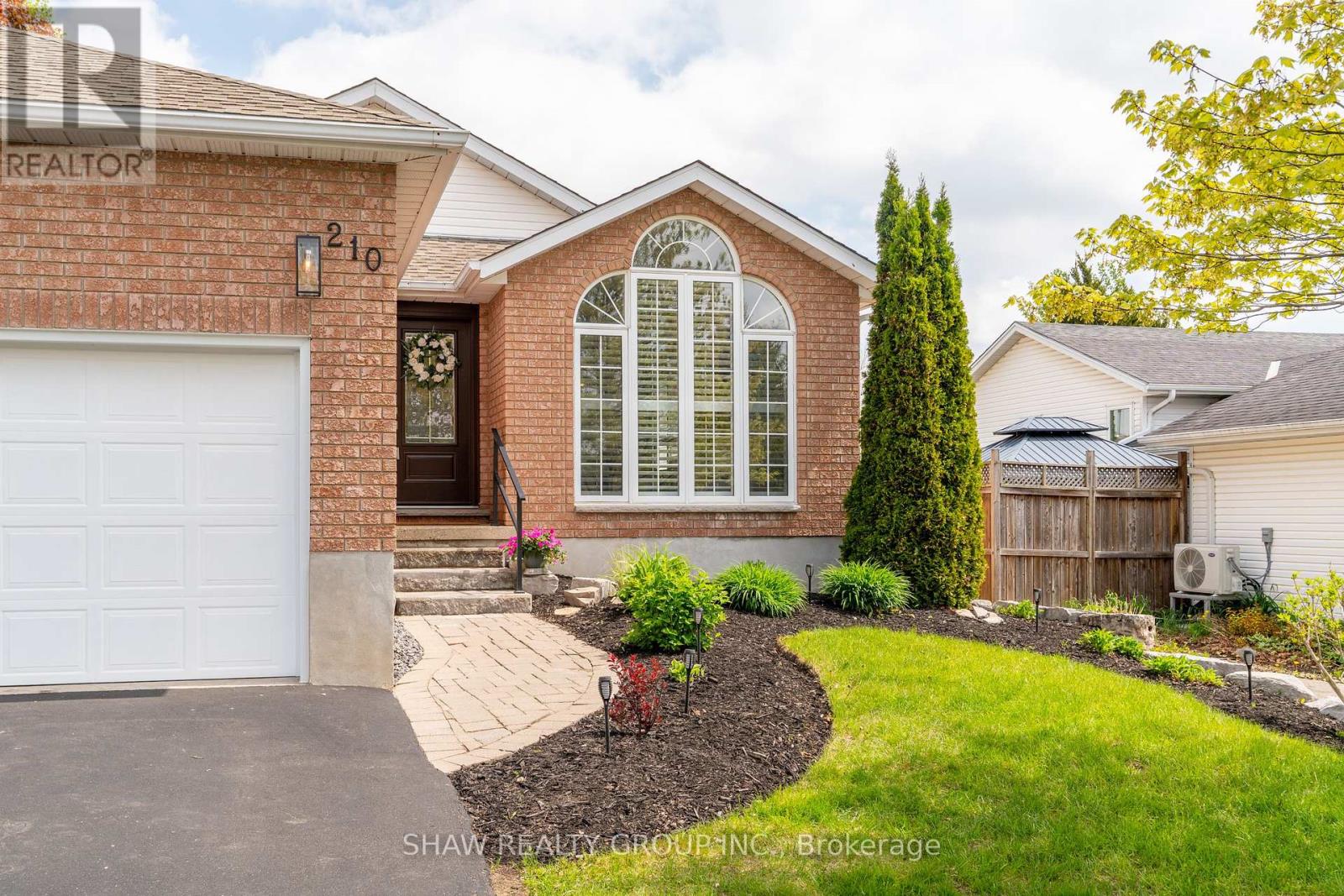 210 Misty Court, Kitchener, Ontario  N2B 3V4 - Photo 7 - X12212913