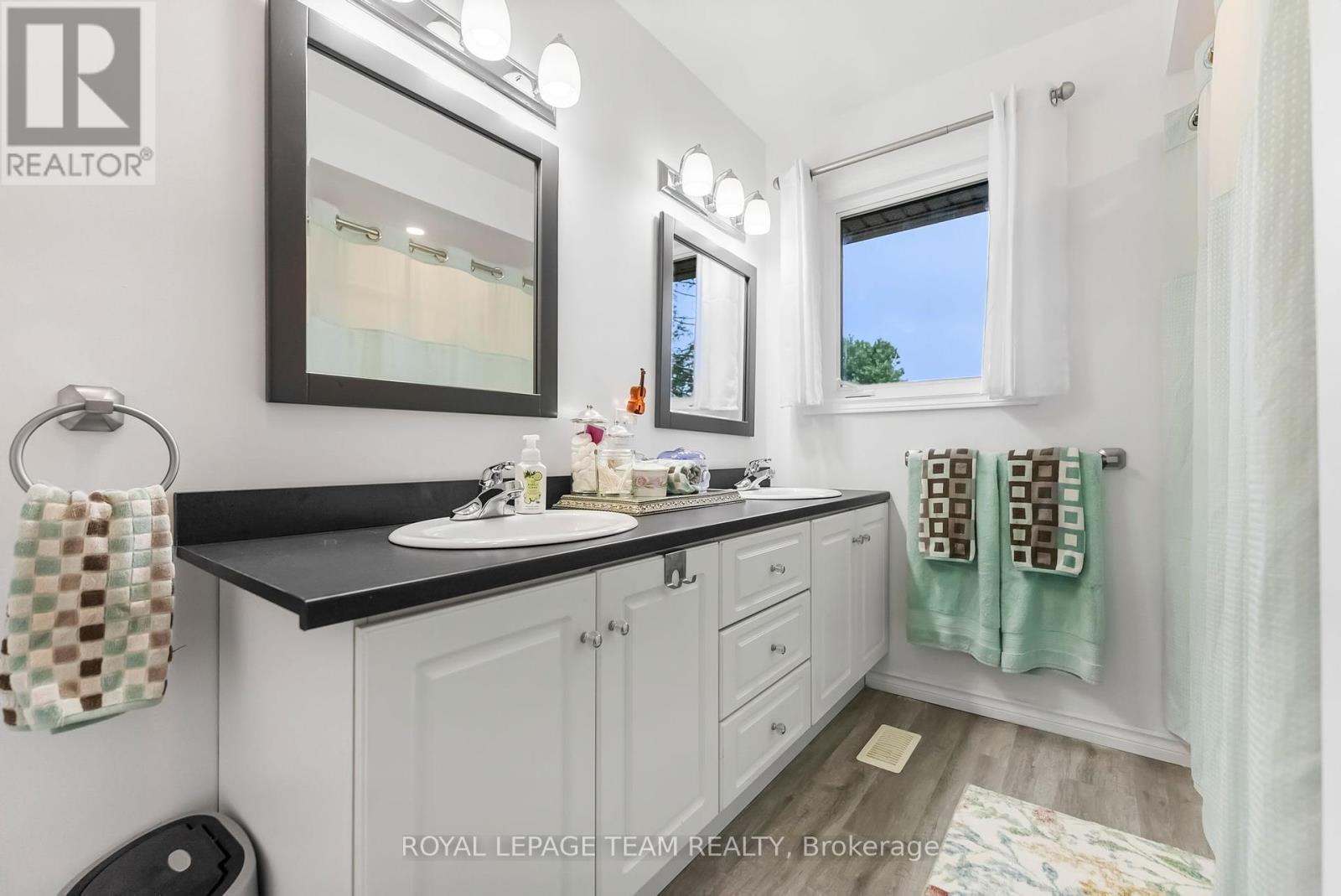 76 Peary Way, Ottawa, Ontario  K2L 1Z8 - Photo 21 - X12212952