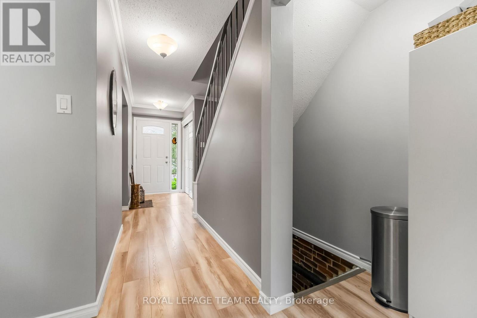 76 Peary Way, Ottawa, Ontario  K2L 1Z8 - Photo 6 - X12212952