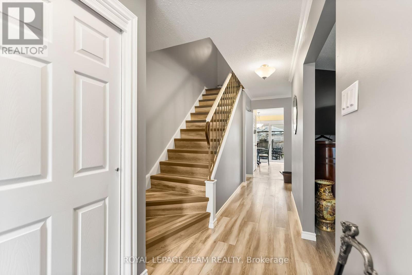 76 Peary Way, Ottawa, Ontario  K2L 1Z8 - Photo 7 - X12212952