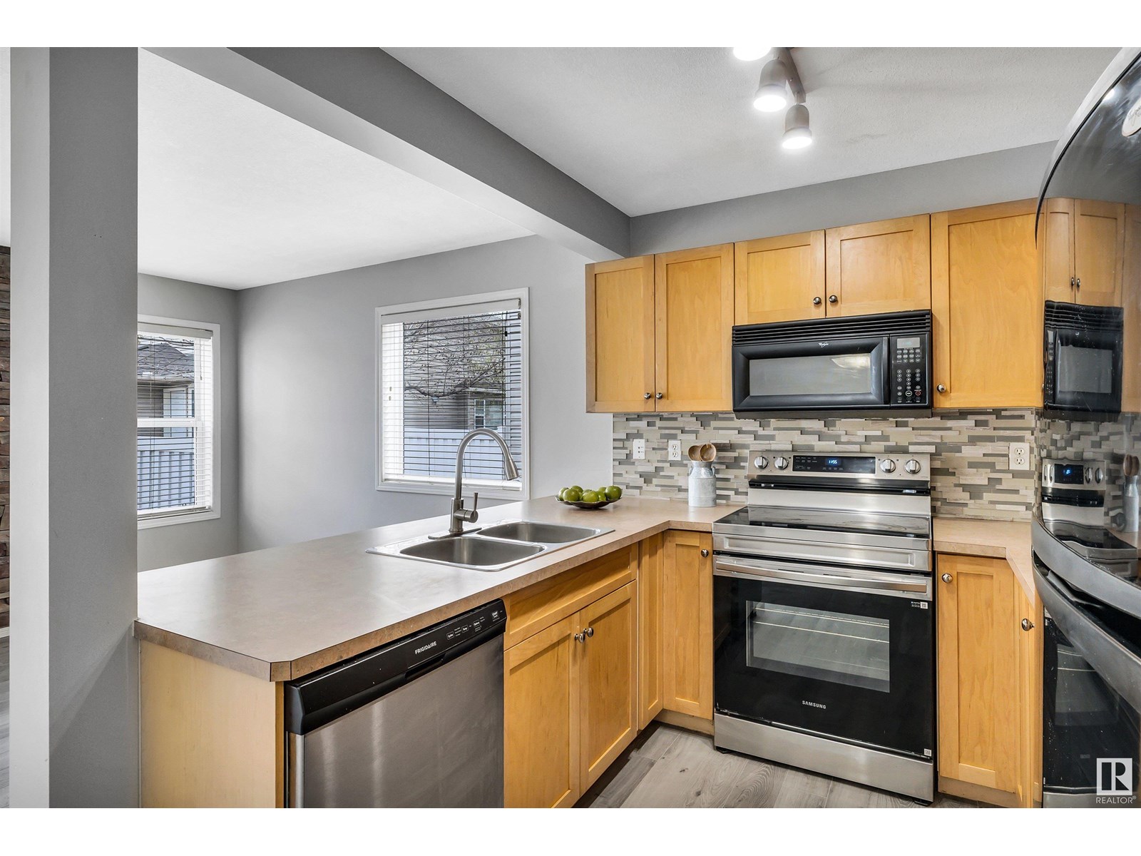 Property at #100 230 EDWARDS DR SW image 5