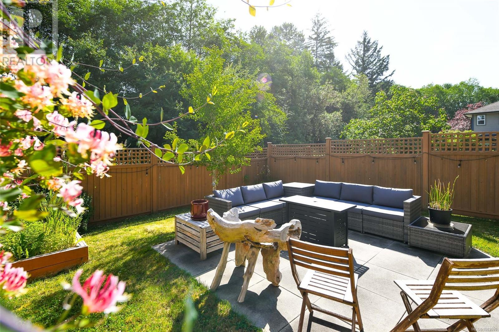 10 2112 Cumberland Rd, Courtenay, British Columbia  V9N 2E9 - Photo 2 - 1003099