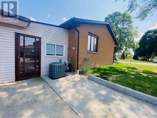 248 Baldoon Road, Chatham, Ontario  N7L 1E3 - Photo 4 - 25014755