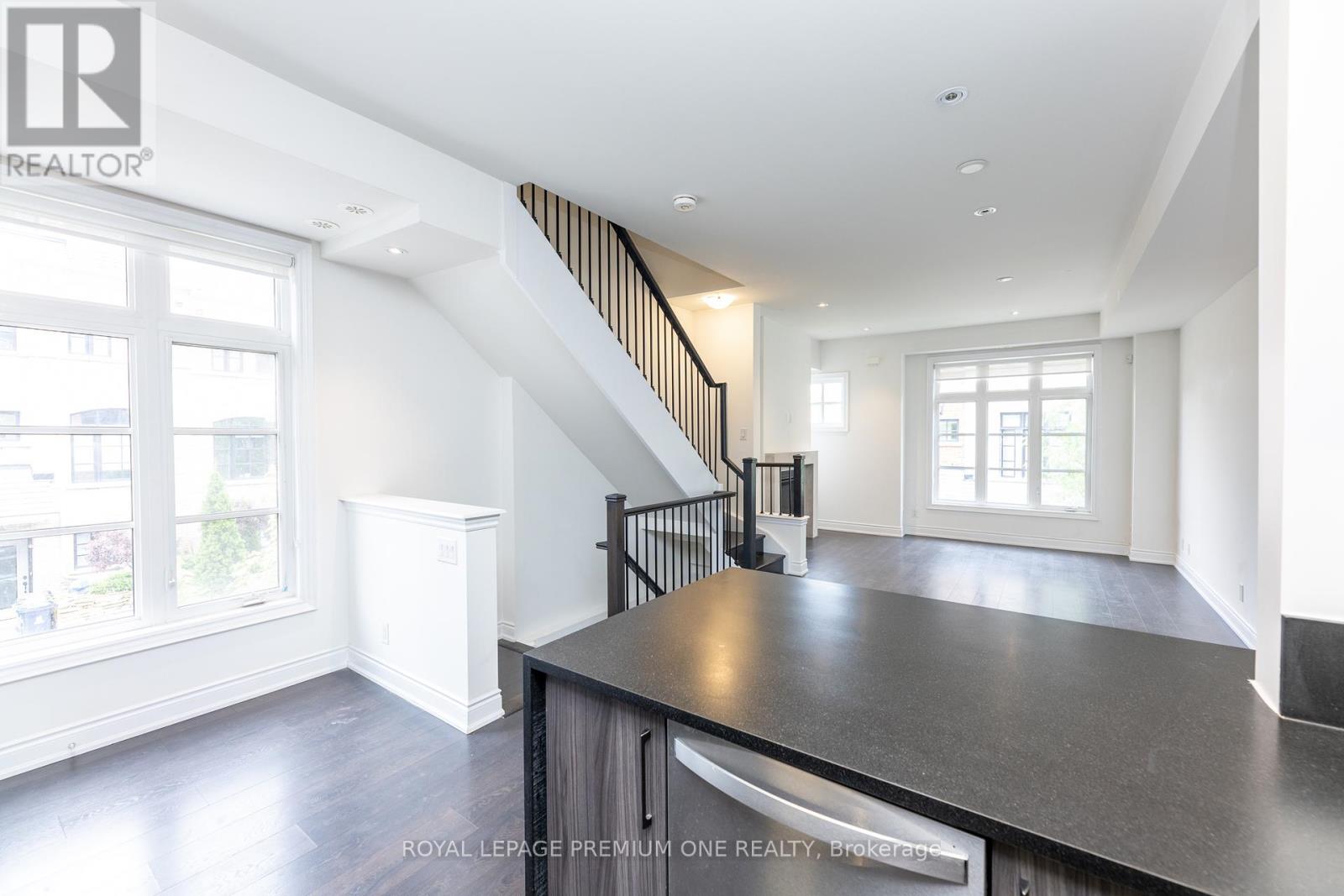 1 - 20 Salvador Allende Court, Toronto, Ontario  M6G 0A3 - Photo 15 - C12213015