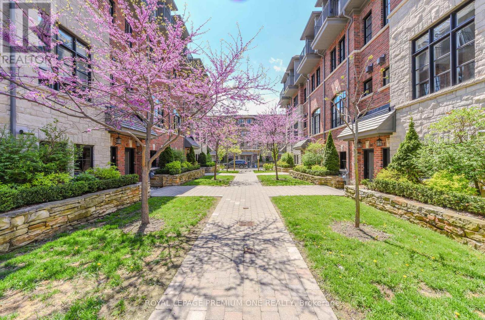 1 - 20 Salvador Allende Court, Toronto, Ontario  M6G 0A3 - Photo 2 - C12213015