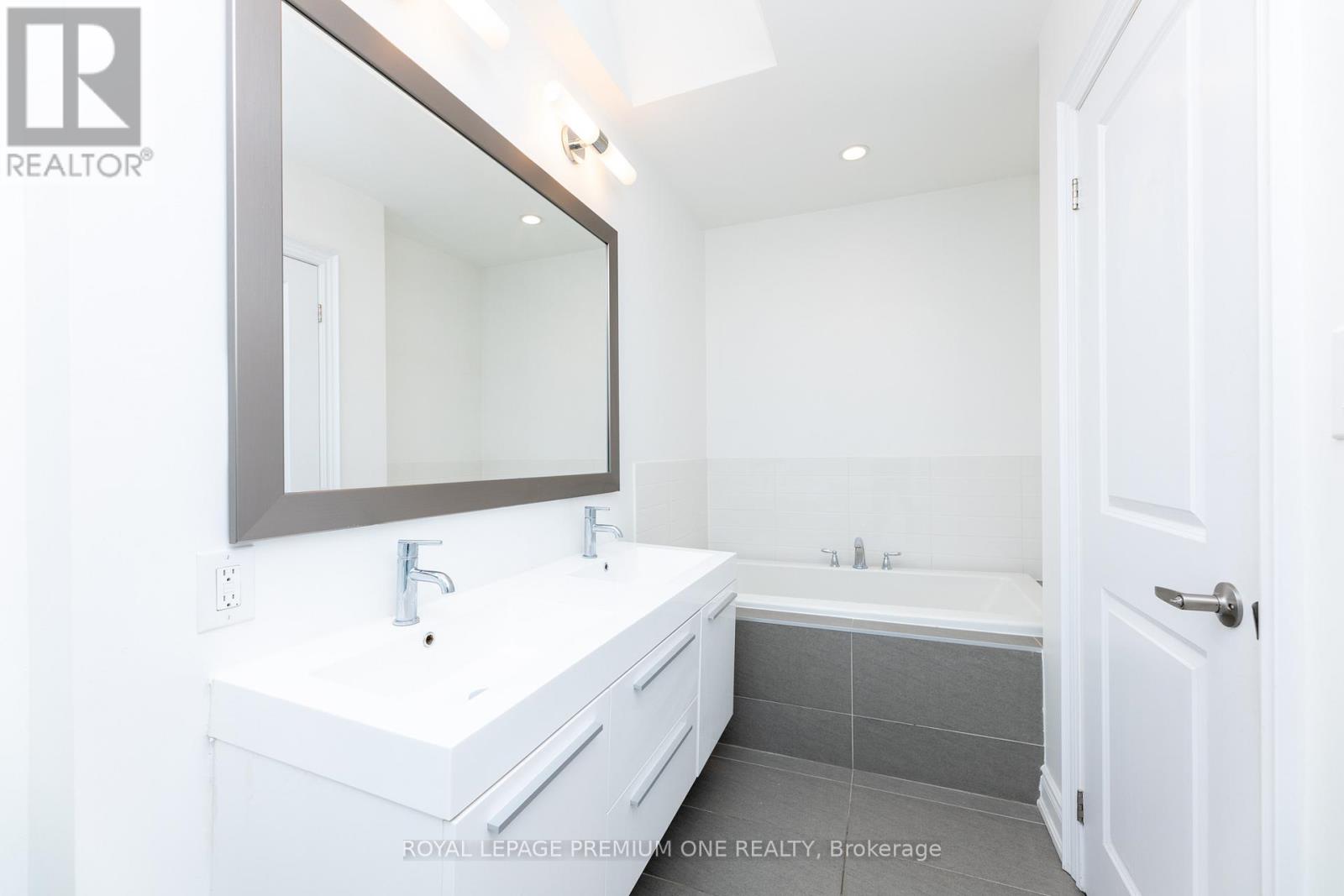 1 - 20 Salvador Allende Court, Toronto, Ontario  M6G 0A3 - Photo 29 - C12213015