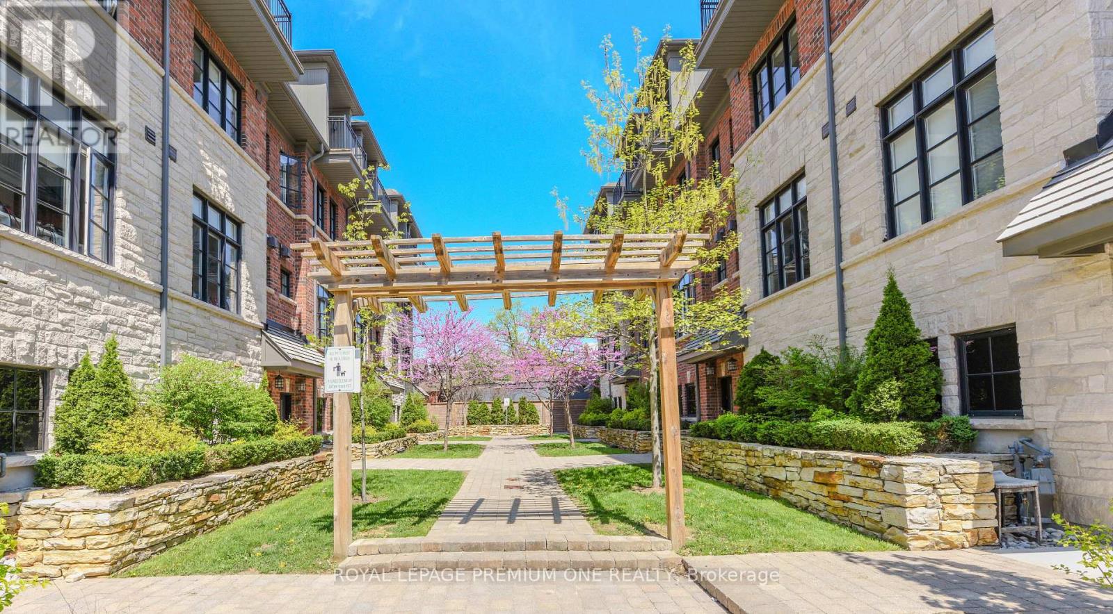 1 - 20 Salvador Allende Court, Toronto, Ontario  M6G 0A3 - Photo 3 - C12213015
