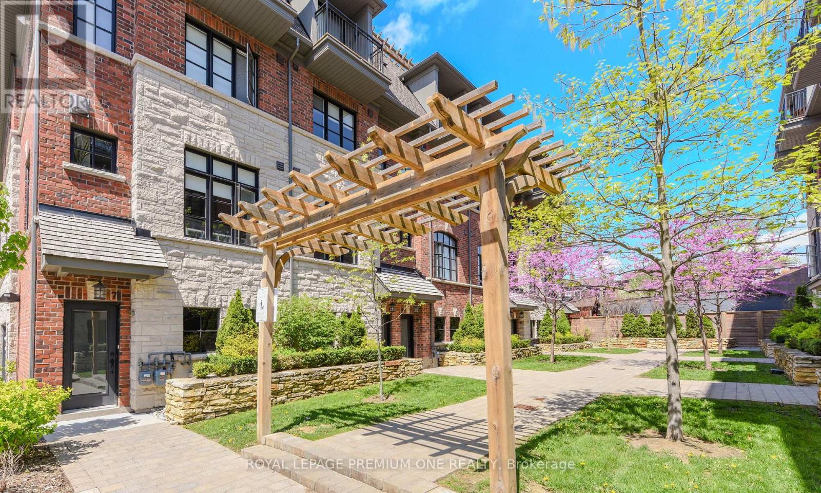 1 - 20 Salvador Allende Court, Toronto, Ontario  M6G 0A3 - Photo 4 - C12213015