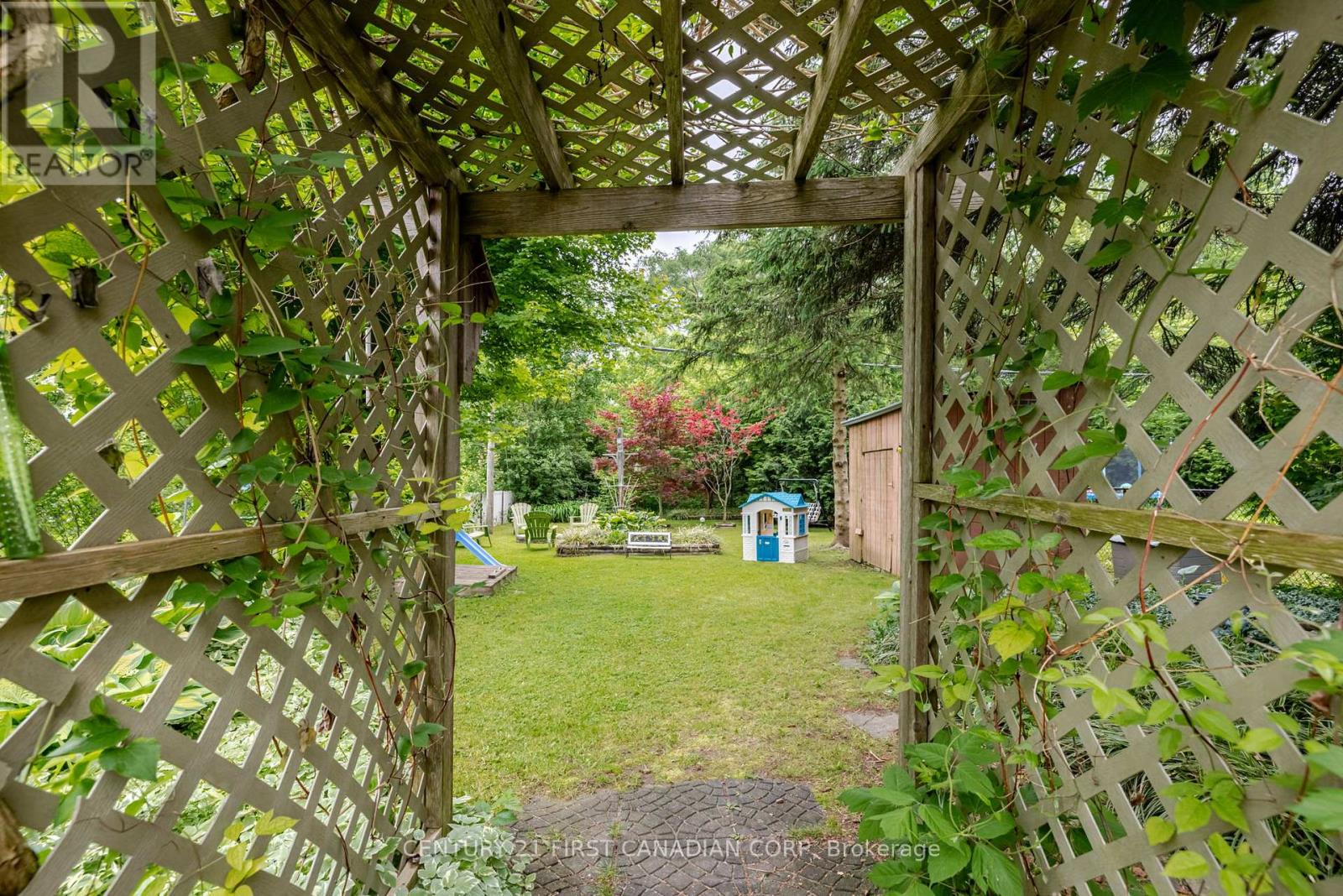 144 Emerson Avenue, London South (South I), Ontario  N5Z 3L6 - Photo 39 - X12212246