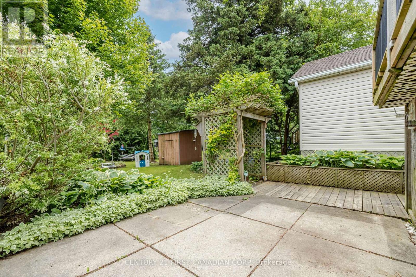 144 Emerson Avenue, London South (South I), Ontario  N5Z 3L6 - Photo 37 - X12212246
