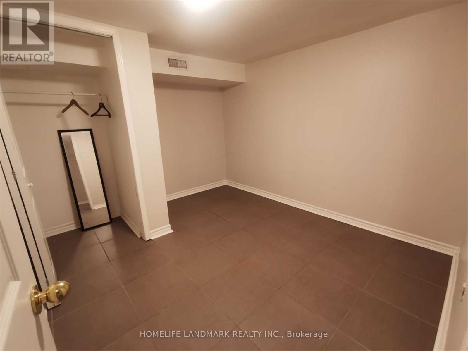 727 Hewson Drive, Pickering, Ontario  L1W 1T6 - Photo 4 - E12212970