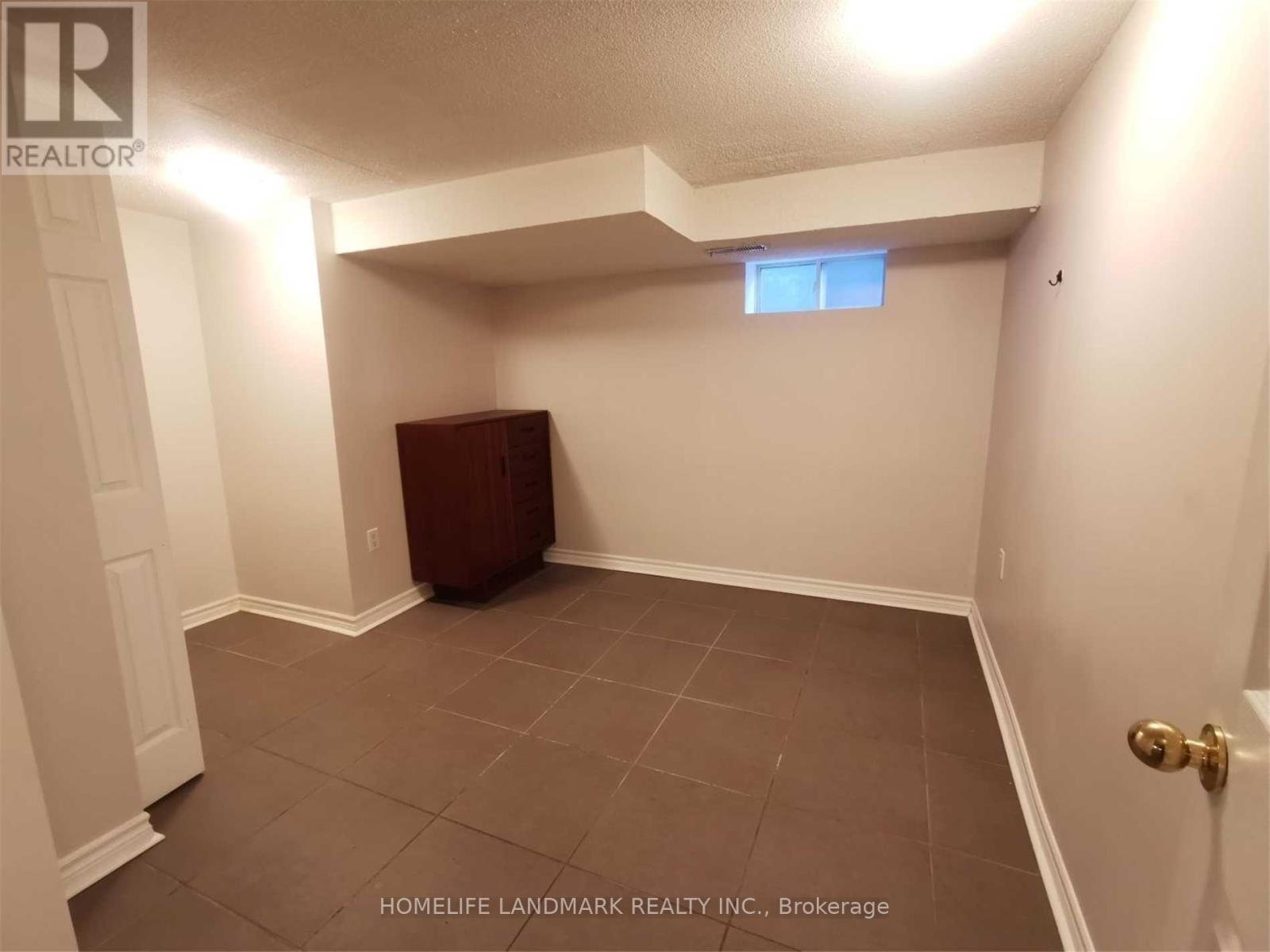 727 Hewson Drive, Pickering, Ontario  L1W 1T6 - Photo 5 - E12212970