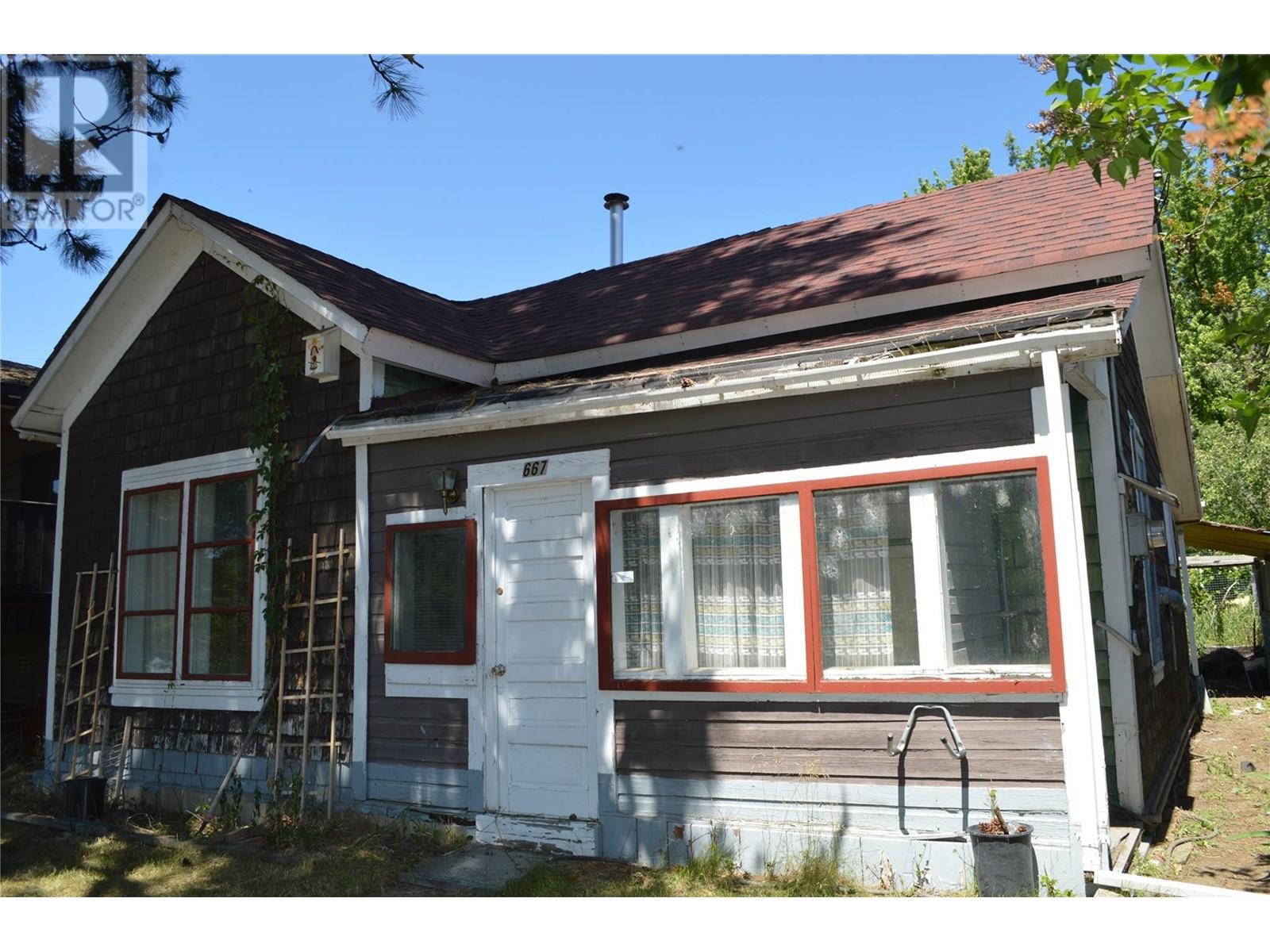 667 72nd Avenue, Grand Forks, British Columbia  V0H 1H0 - Photo 2 - 10351552