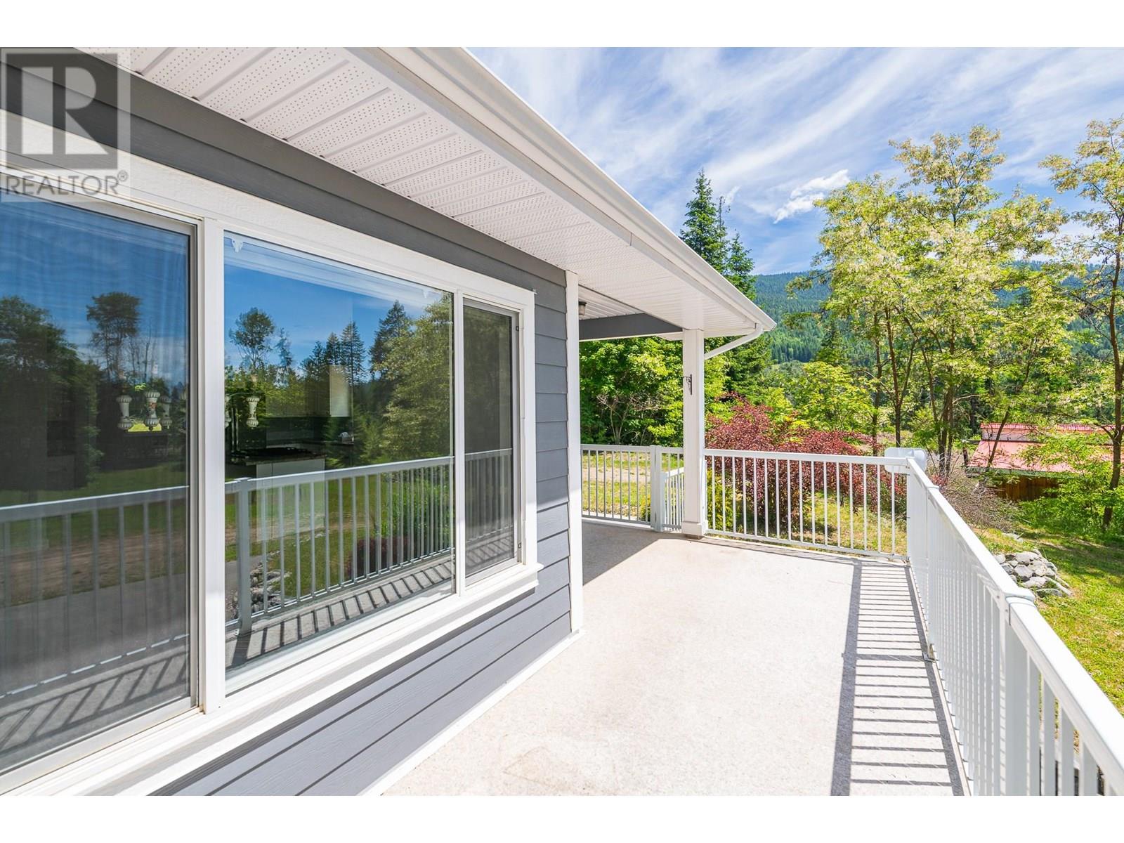 5510 Cory Road, Wynndel, British Columbia  V0B 2N0 - Photo 15 - 10351537