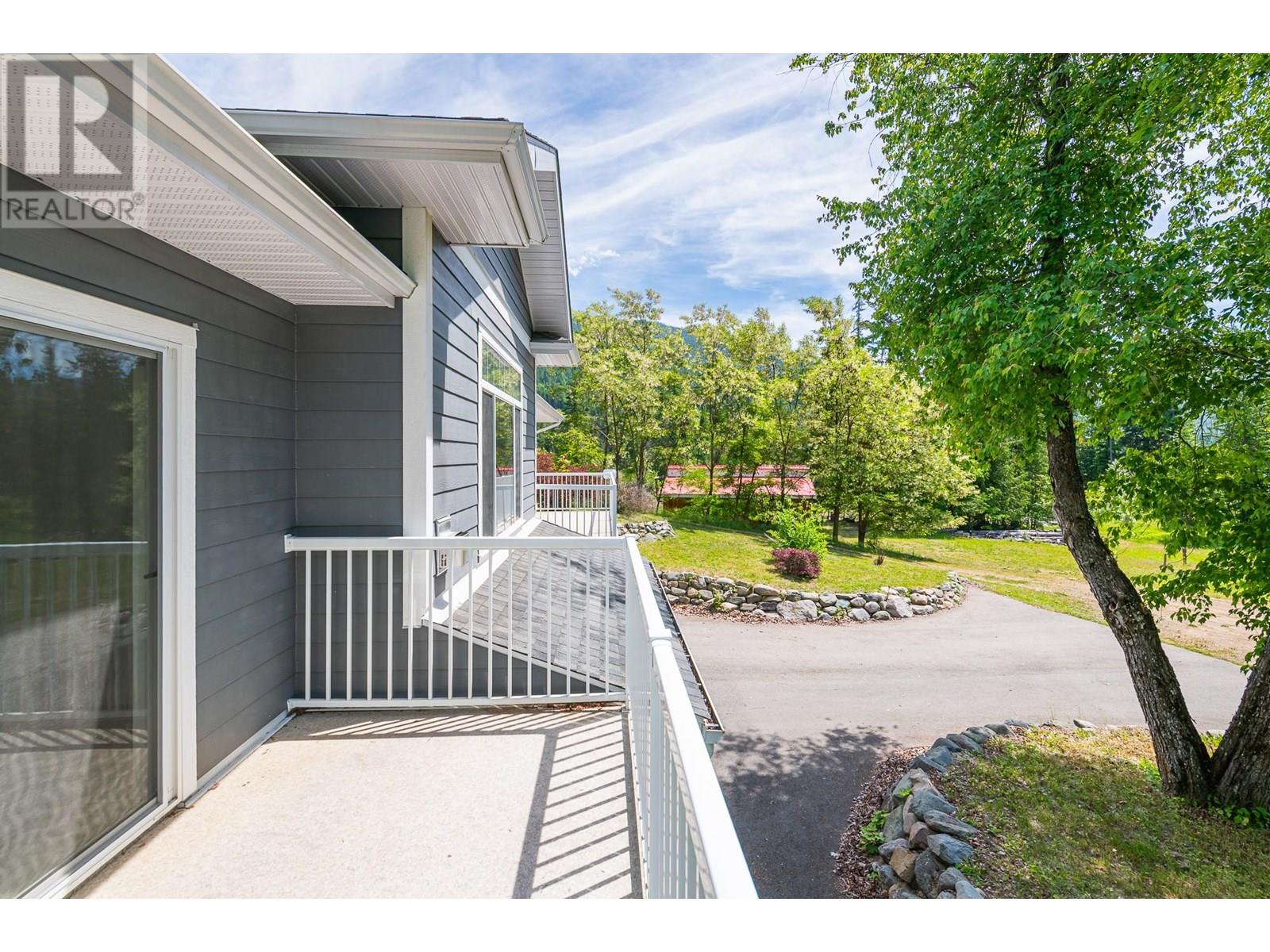 5510 Cory Road, Wynndel, British Columbia  V0B 2N0 - Photo 4 - 10351537