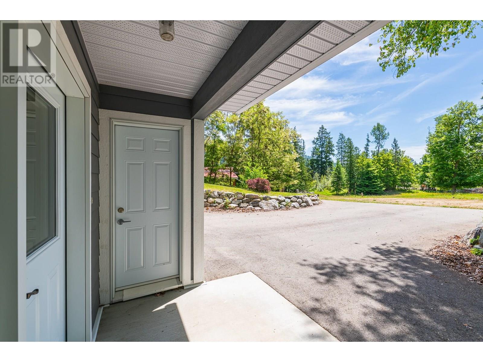 5510 Cory Road, Wynndel, British Columbia  V0B 2N0 - Photo 40 - 10351537